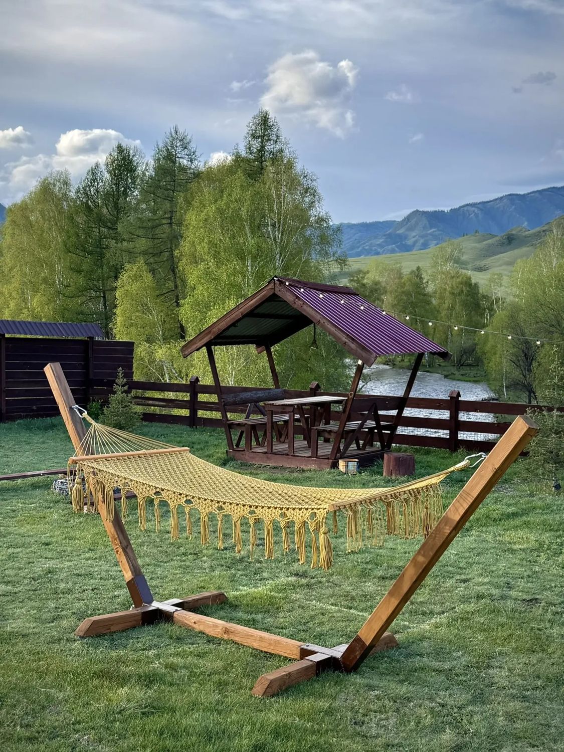 Гамак и панорама гор